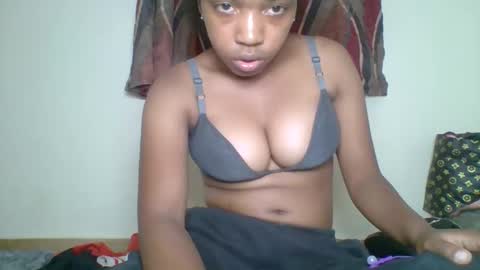 Snapshot of zyraelle_01 chatting on 04-25-26, 05:21 zyraelle_01 online show from 04-25-26, 05:21