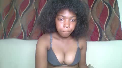 Snapshot of zyraelle_01 chatting on 04-26-26, 07:00 zyraelle_01 online show from 04-26-26, 07:00