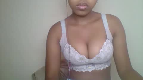 Snapshot of zyraelle_01 chatting on 05-15-26, 08:43 zyraelle_01 online show from 05-15-26, 08:43