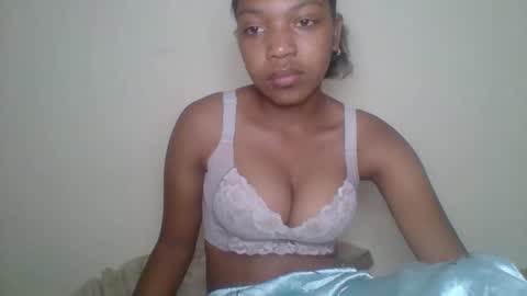 Snapshot of zyraelle_01 chatting on 05-15-26, 08:49 zyraelle_01 online show from 05-15-26, 08:49