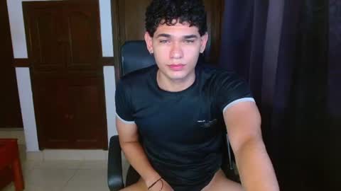 Snapshot of zyrosxk chatting on 07-14-26, 05:23 antonio felipe online show from 07-14-26, 05:23