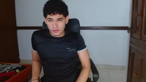 Snapshot of zyrosxk chatting on 07-27-26, 07:37 antonio felipe online show from 07-27-26, 07:37