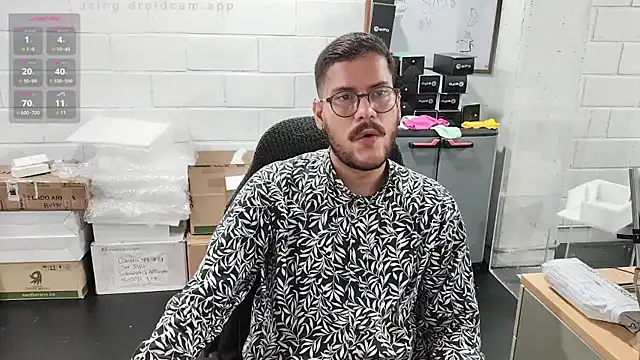 Snapshot of AndyHepburn chatting on 09-30-25, 03:17 AndyHepburn online show from 09-30-25, 03:17