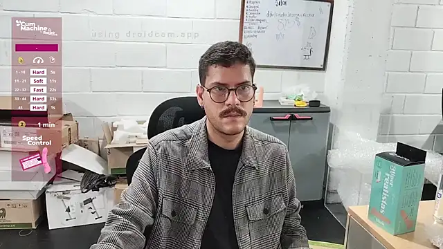 Snapshot of AndyHepburn chatting on 10-20-25, 07:58 AndyHepburn online show from 10-20-25, 07:58