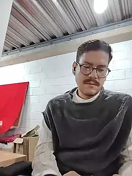 Snapshot of AndyHepburn chatting on 10-24-25, 02:46 AndyHepburn online show from 10-24-25, 02:46