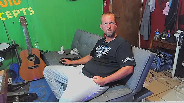 Snapshot of ssbawler chatting on 04-05-26, 11:51 ssbawler online show from 04-05-26, 11:51