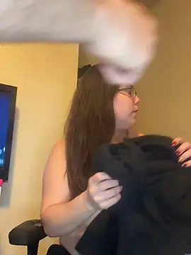 Snapshot of LacieStar chatting on 12-16-24, 02:04 LacieStar online show from 12-16-24, 02:04