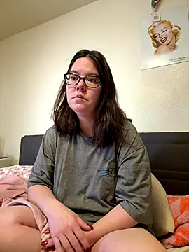 Snapshot of LacieStar chatting on 12-16-25, 03:17 LacieStar online show from 12-16-25, 03:17