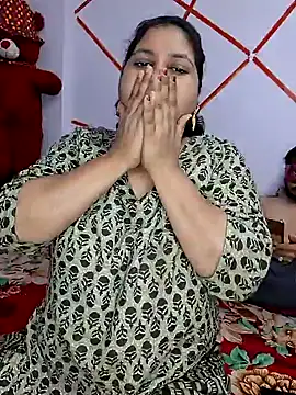 Snapshot of MOM-SUN-COUPLE chatting on 01-24-25, 04:39 MOM-SUN-COUPLE online show from 01-24-25, 04:39