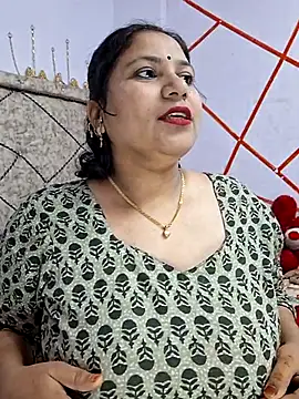 Snapshot of MOM-SUN-COUPLE chatting on 02-26-25, 04:56 MOM-SUN-COUPLE online show from 02-26-25, 04:56