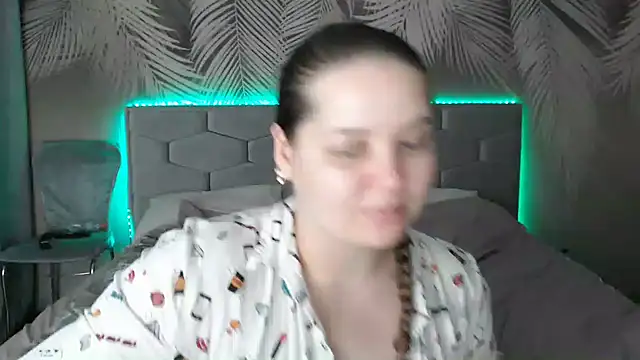 Snapshot of uliastar chatting on 02-04-25, 01:48 uliastar online show from 02-04-25, 01:48