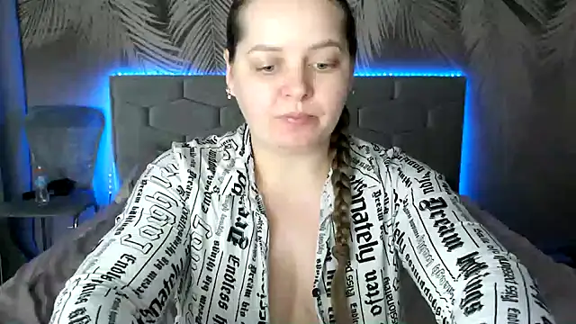 Snapshot of uliastar chatting on 02-07-25, 08:44 uliastar online show from 02-07-25, 08:44