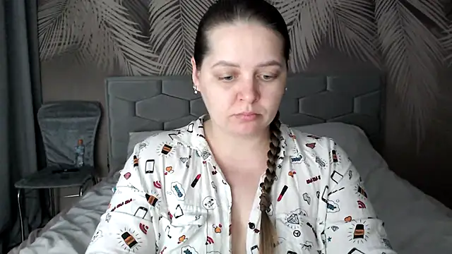 Snapshot of uliastar chatting on 02-12-25, 01:06 uliastar online show from 02-12-25, 01:06