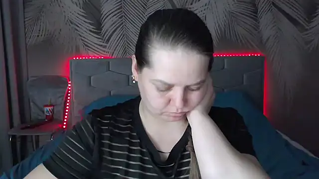 Snapshot of uliastar chatting on 02-24-25, 01:21 uliastar online show from 02-24-25, 01:21