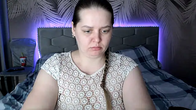 Snapshot of uliastar chatting on 02-27-25, 10:26 uliastar online show from 02-27-25, 10:26