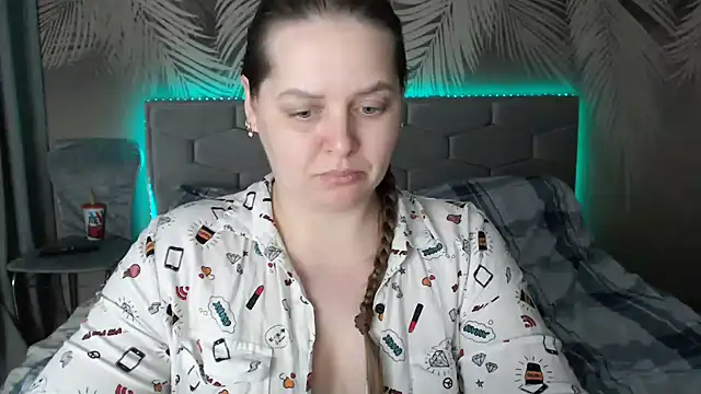 Snapshot of uliastar chatting on 02-27-25, 01:28 uliastar online show from 02-27-25, 01:28