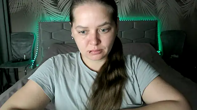 Snapshot of uliastar chatting on 10-21-25, 05:30 uliastar online show from 10-21-25, 05:30