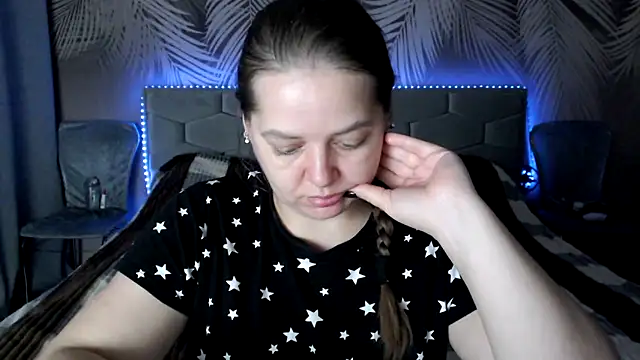 Snapshot of uliastar chatting on 10-27-25, 07:12 uliastar online show from 10-27-25, 07:12