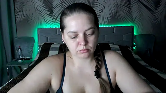 Snapshot of uliastar chatting on 11-19-25, 07:08 uliastar online show from 11-19-25, 07:08