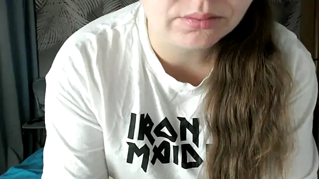 Snapshot of uliastar chatting on 11-25-25, 07:19 uliastar online show from 11-25-25, 07:19