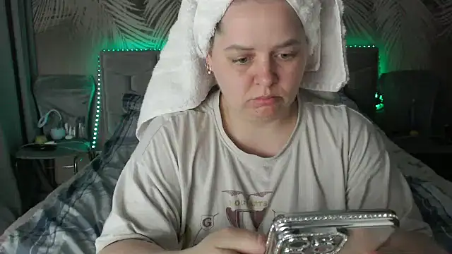 uliastar online show from 04-22-26, 05:54