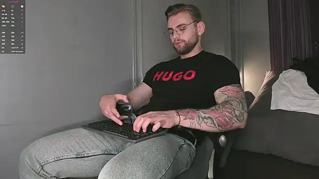 Snapshot of WayneWilson chatting on 09-27-25, 04:39 WayneWilson online show from 09-27-25, 04:39