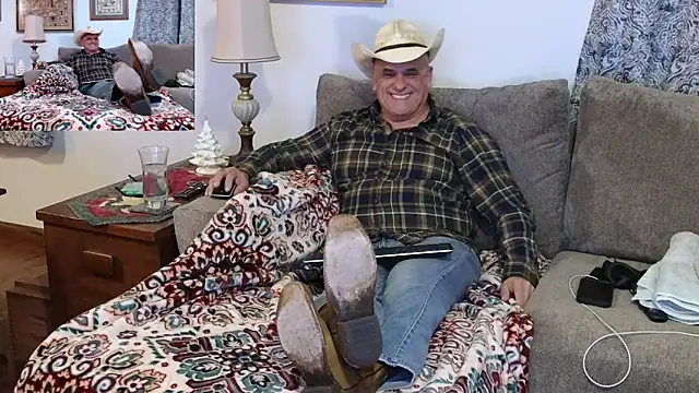 Foxhunt99 online show from 12-17-24, 02:55