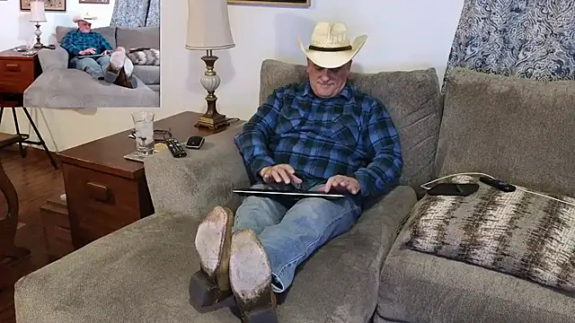 Foxhunt99 online show from 02-05-25, 03:02