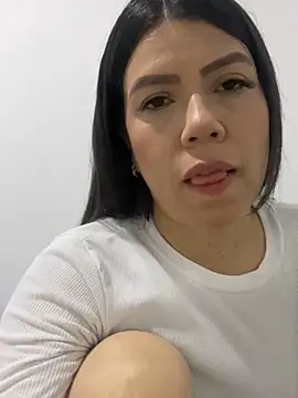 Snapshot of martina_contreras chatting on 12-25-24, 05:16 martina contreras online show from 12-25-24, 05:16