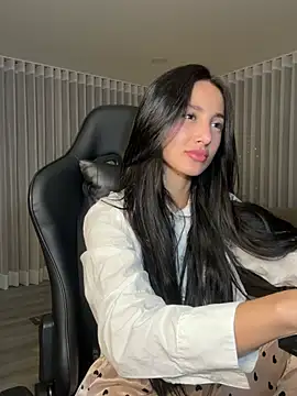 Snapshot of EvaMoet chatting on 12-13-24, 05:49 EvaMoet online show from 12-13-24, 05:49