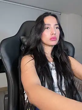 Snapshot of EvaMoet chatting on 12-17-24, 06:24 EvaMoet online show from 12-17-24, 06:24