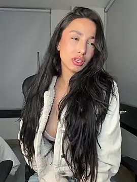 Snapshot of EvaMoet chatting on 02-06-25, 05:46 EvaMoet online show from 02-06-25, 05:46