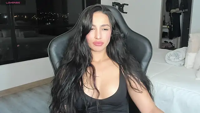 Snapshot of EvaMoet chatting on 03-03-25, 02:04 EvaMoet online show from 03-03-25, 02:04