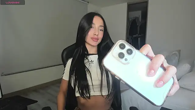 Snapshot of EvaMoet chatting on 03-12-25, 06:07 EvaMoet online show from 03-12-25, 06:07