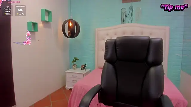 Snapshot of tracycum chatting on 12-15-24, 12:18 tracycum online show from 12-15-24, 12:18