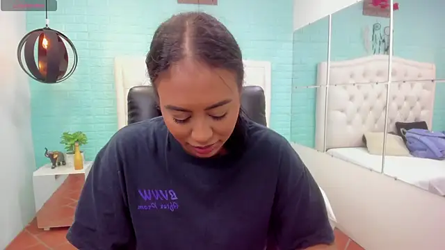 Snapshot of tracycum chatting on 02-11-25, 05:07 tracycum online show from 02-11-25, 05:07