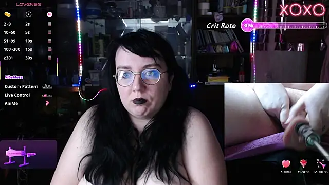 Snapshot of LeonaHarrison chatting on 10-17-25, 12:01 LeonaHarrison online show from 10-17-25, 12:01