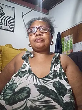 Snapshot of YELLOW_BONE chatting on 07-28-26, 11:15 YELLOW BONE online show from 07-28-26, 11:15