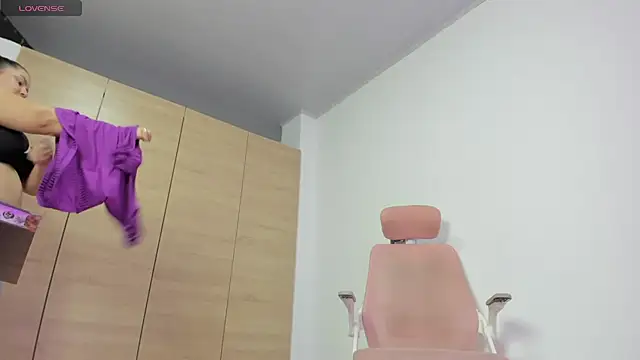 Snapshot of ibeth_diaz chatting on 11-08-25, 01:44 ibeth diaz online show from 11-08-25, 01:44