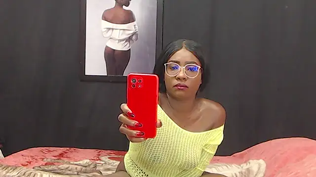 Snapshot of lia_thomsonn chatting on 10-21-25, 03:29 lia thomsonn online show from 10-21-25, 03:29