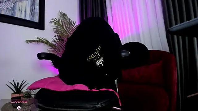 brianahill  online show from 10-04-25, 07:23