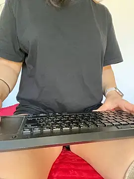 Snapshot of AlisaaRose chatting on 02-05-25, 08:32 AlisaaRose online show from 02-05-25, 08:32