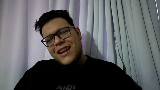 Snapshot of batman2433 chatting on 11-02-25, 05:26 batman2433 online show from 11-02-25, 05:26