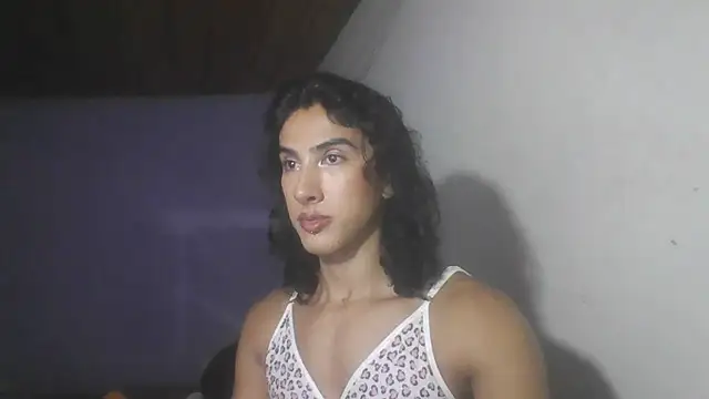 Snapshot of roxana_collins chatting on 10-22-25, 04:02 roxana collins online show from 10-22-25, 04:02