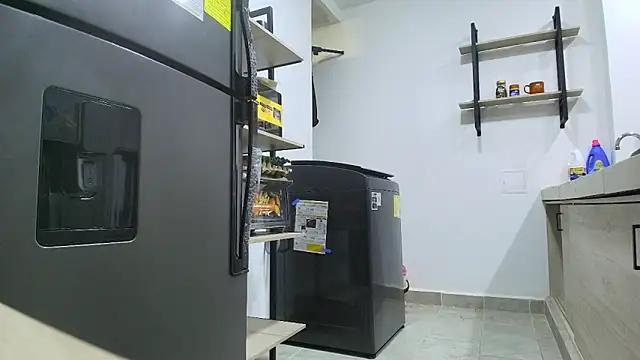 Snapshot of roxana_collins chatting on 03-11-26, 02:28 roxana collins online show from 03-11-26, 02:28