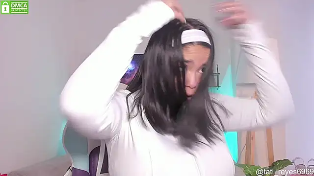 tati reyess online show from 09-26-25, 01:48