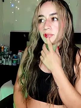 Snapshot of Natalia_Suarez chatting on 12-29-24, 03:33 Natalia Suarez online show from 12-29-24, 03:33