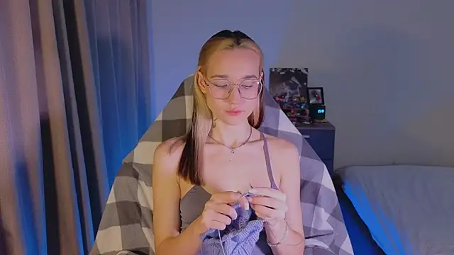 Snapshot of shey1i chatting on 12-19-25, 03:30 shey1i online show from 12-19-25, 03:30