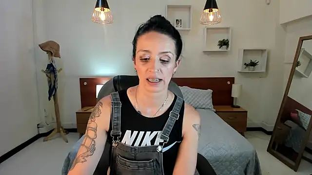 Kristen Garner online show from 01-22-25, 08:06