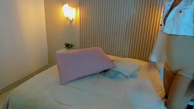 EmilyEvans7 online show from 11-16-25, 04:56